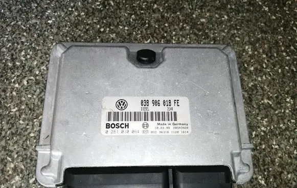 Volkswagen PASSAT B5 Engine control unit/module 038906018FE