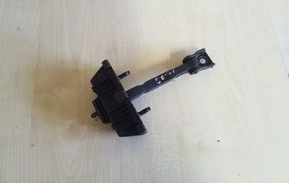 Toyota Avensis T250 Rear door check strap stopper