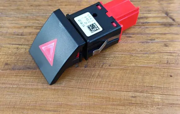 Skoda Fabia Mk2 (5J) Hazard light switch 5J0953235