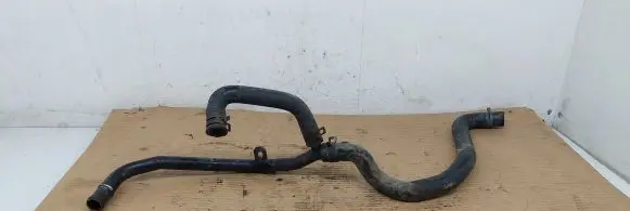 Volkswagen PASSAT B5 Engine coolant pipe/hose 058121058B