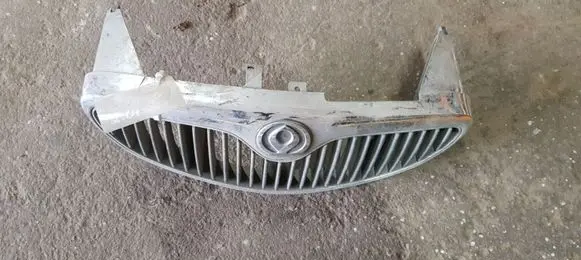 Mazda Xedos 6 Front bumper upper radiator grill