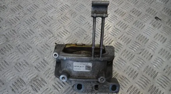 Volkswagen Tiguan Engine mount bracket 5Q0199262DF
