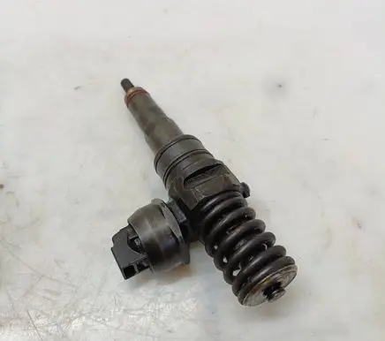Volkswagen Touran I Fuel injector 038130073BN