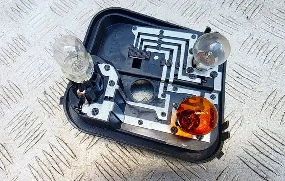Volkswagen PASSAT B7 Tail light bulb cover holder 3AE945258 90004512