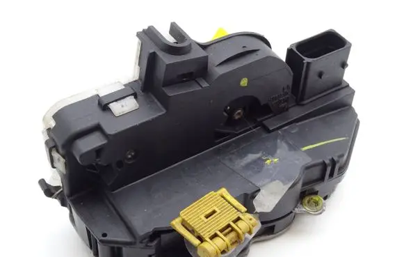 Opel Astra J Front door lock