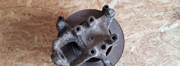 Mercedes-Benz Sprinter W901 W902 W903 W904 Front wheel hub 9043320201