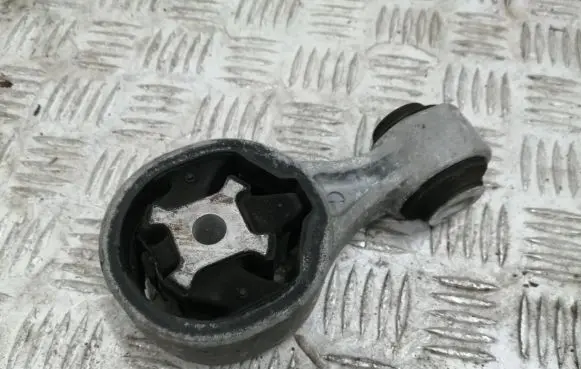 Nissan X-Trail T32 Engine mount vacuum valve 