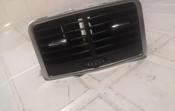 Rear air vent grill