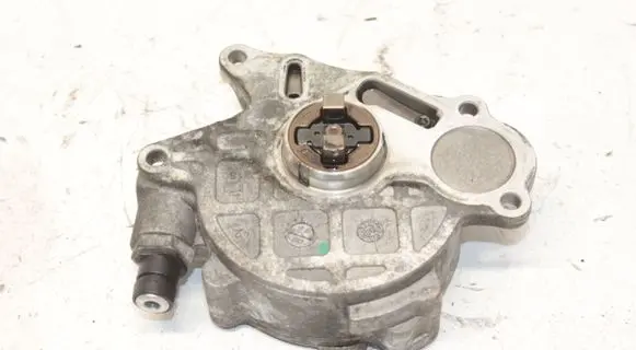 Volkswagen PASSAT CC Vacuum pump 03L145100