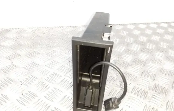 Head unit multimedia control