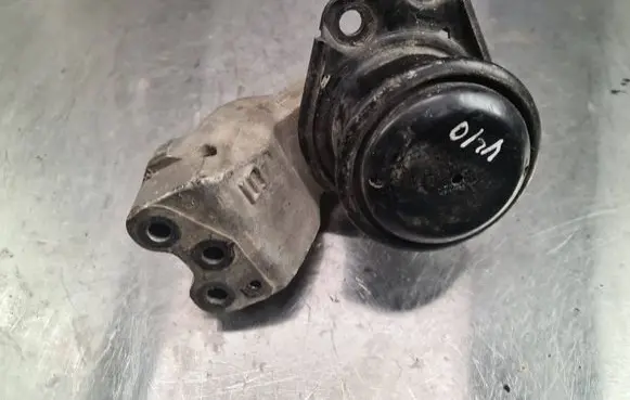 Volvo S40, V40 Engine mount bracket 30611472 3618312