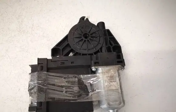 Volvo V40 Front door window regulator motor 966269103
