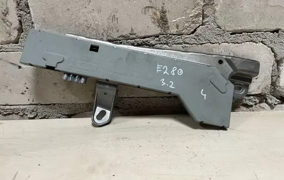 Mercedes-Benz E W211 Antenna control unit A2118204139