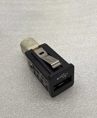 BMW 7 F01 F02 F03 F04 USB socket connector 9167196