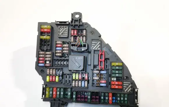 BMW 5 F10 F11 Fuse module 9252813