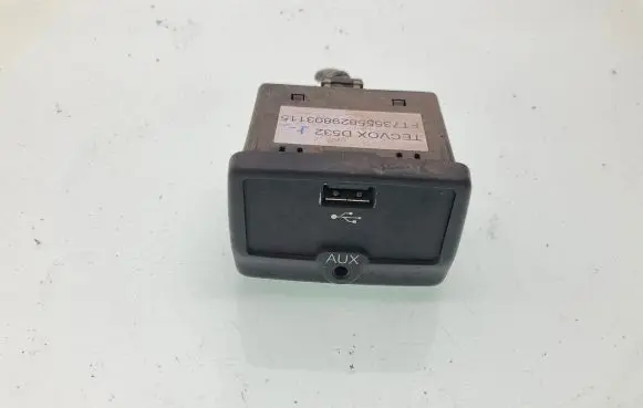 Iveco Daily 6th gen USB socket connector 589803115 355589803115