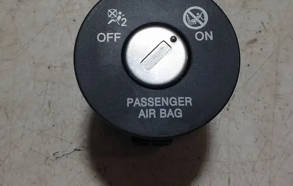 Hyundai Kona I Passenger airbag on/off switch PCABS