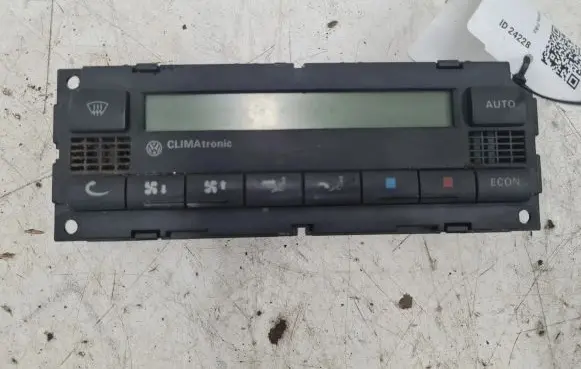 Volkswagen PASSAT B5 Climate control unit