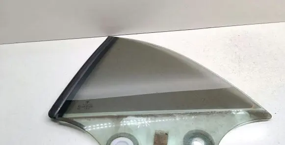 BMW 1 E82 E88 Side middle window/glass 43R001582