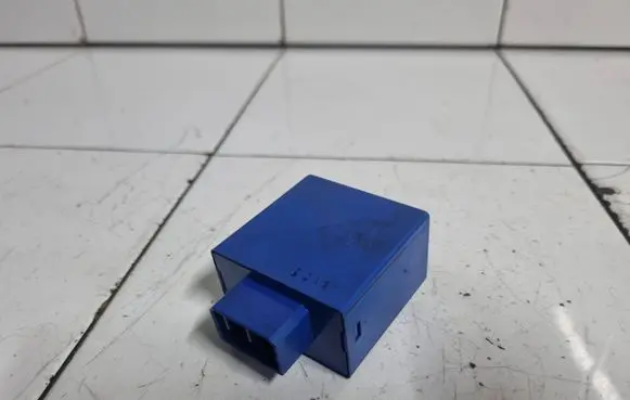 Mazda MPV II LW Window wiper relay GE4T66810