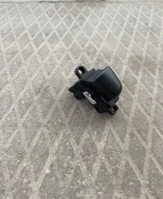 Nissan Juke I F15 Electric window control switch 25411 1KL5A