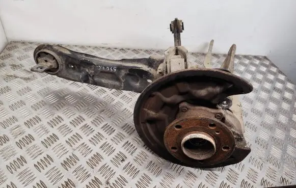Mercedes-Benz B W246 W242 Rear wheel hub spindle/knuckle 2460006
