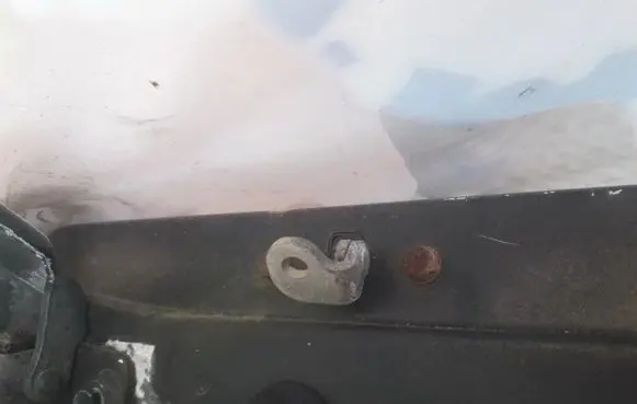 Hyundai Lantra I Rear door check strap stopper
