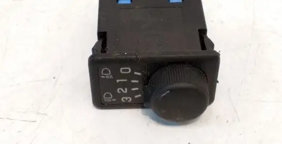 Nissan Primera Headlight level height control switch 37044A