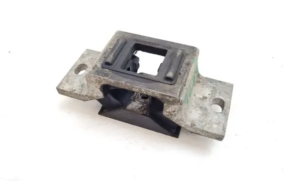 Nissan NV400 Engine mount bracket 8200676857 8200676857D