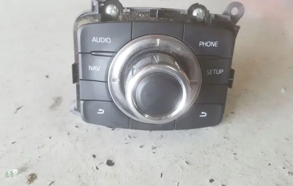 Head unit multimedia control