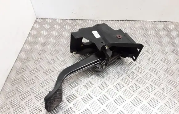 Mercedes-Benz C W203 Brake pedal A2032900401