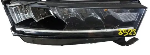 Skoda Octavia Mk4 Headlight/headlamp 5e4941016-kolumb