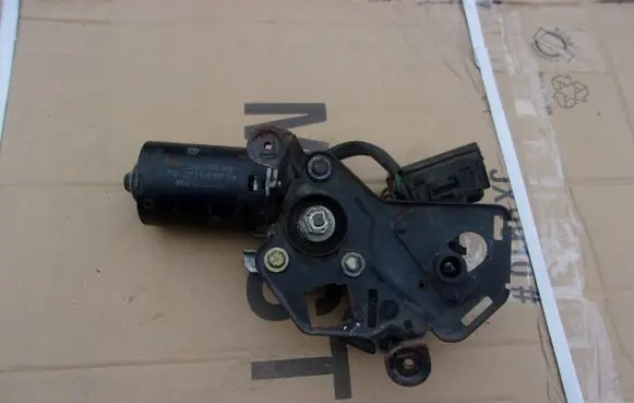 Mercedes-Benz S W126 Sunroof motor/actuator 0390251696