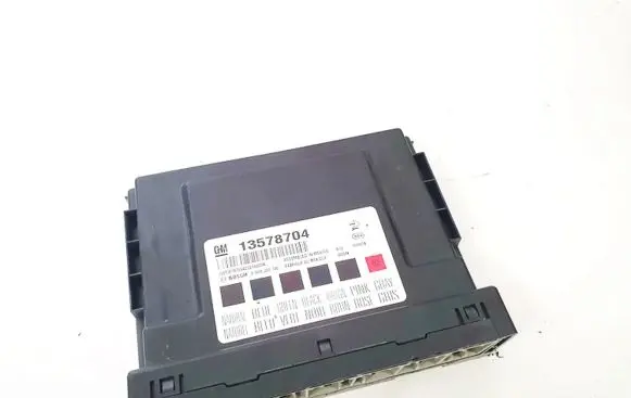 Opel Insignia A Comfort/convenience module 13578704 8787044z0216005n