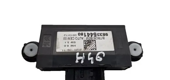 Peugeot 3008 II Door control unit/module 9833644180