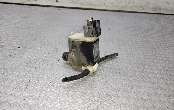Hyundai i30 Windscreen/windshield washer pump 985101F100