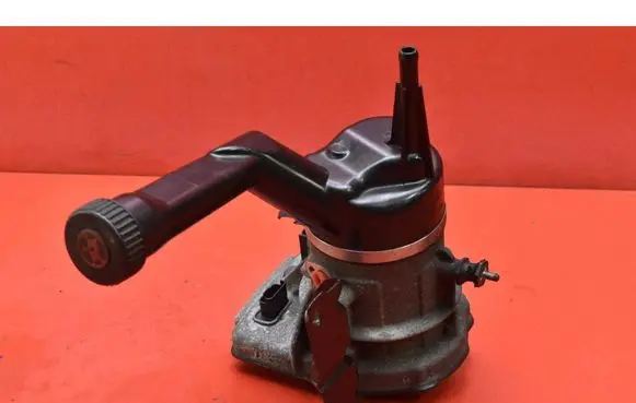 Peugeot 308 Power steering pump 9673536580