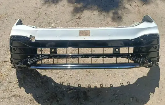 Volkswagen Tiguan Front bumper 5NN853677L