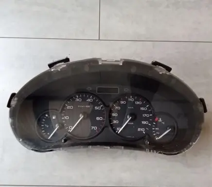 Citroen Berlingo Speedometer (instrument cluster) 55500030000 DF22MG38 9662745180