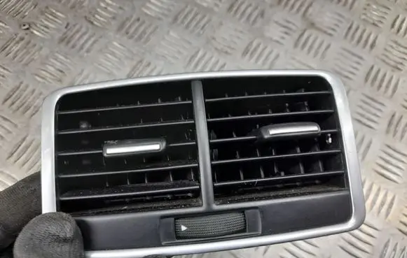 Audi A6 S6 C6 4F Rear air vent grill 4F0819203
