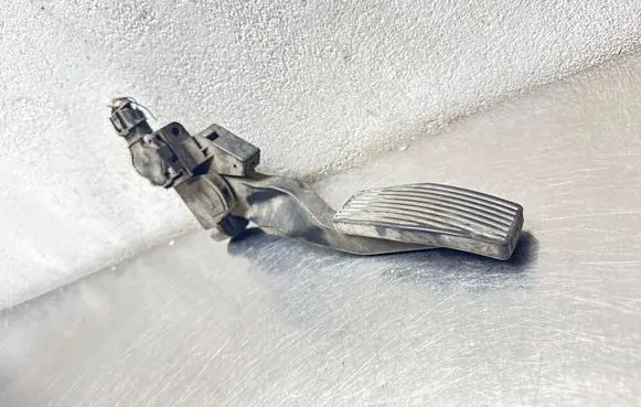 Opel Zafira A Accelerator throttle pedal 0281002298 18201668