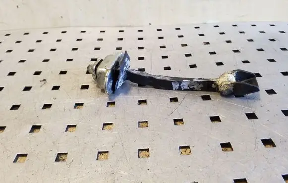 Skoda Octavia Mk2 (1Z) Front door check strap stopper