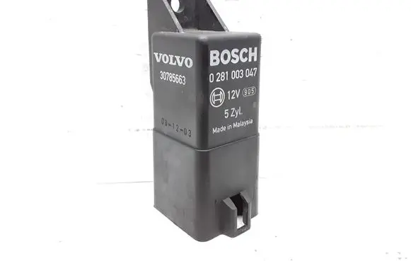 Volvo V70 Glow plug pre-heat relay 30785663 0281003047