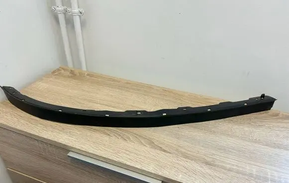 Front bumper lip