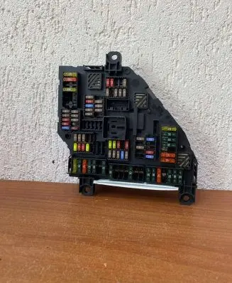 BMW 6 F12 F13 Fuse module 016704991 1047