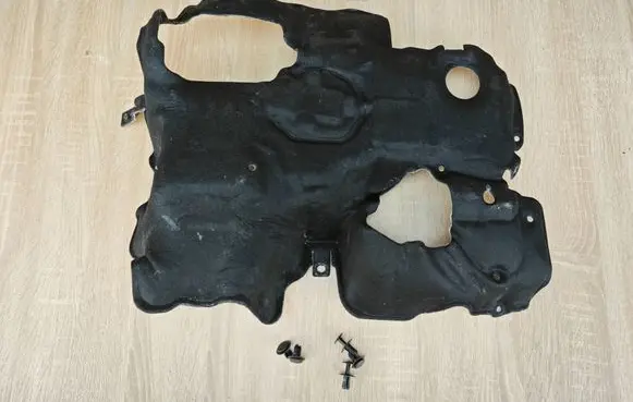 BMW 4 G22 G23 G24 G26 Heat shield in engine bay 8583378