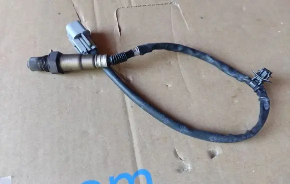 Hyundai Tucson TL Lambda probe sensor 392102B375 9025030204 4684813