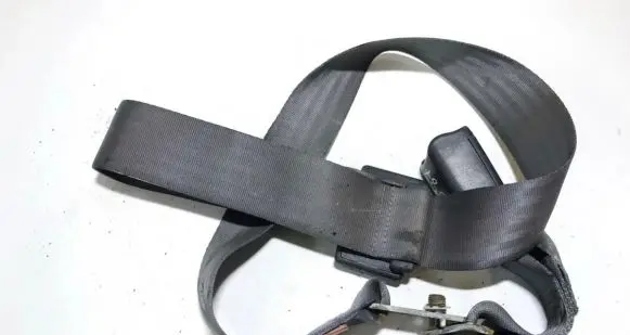 Middle seatbelt (rear)