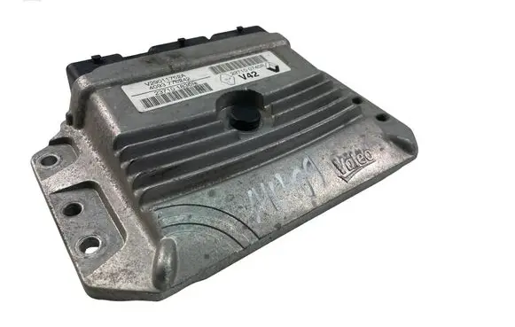 Dacia Sandero Engine control unit/module 237100740R 237101830R