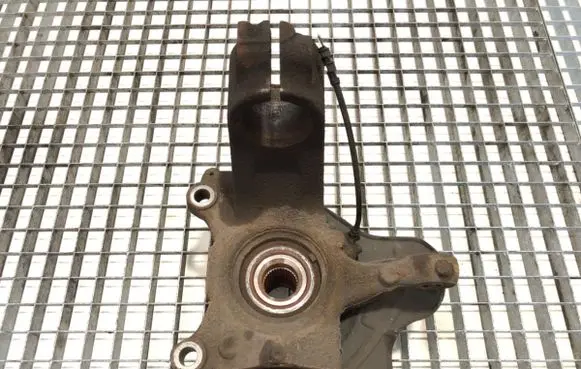 Front wheel hub spindle knuckle